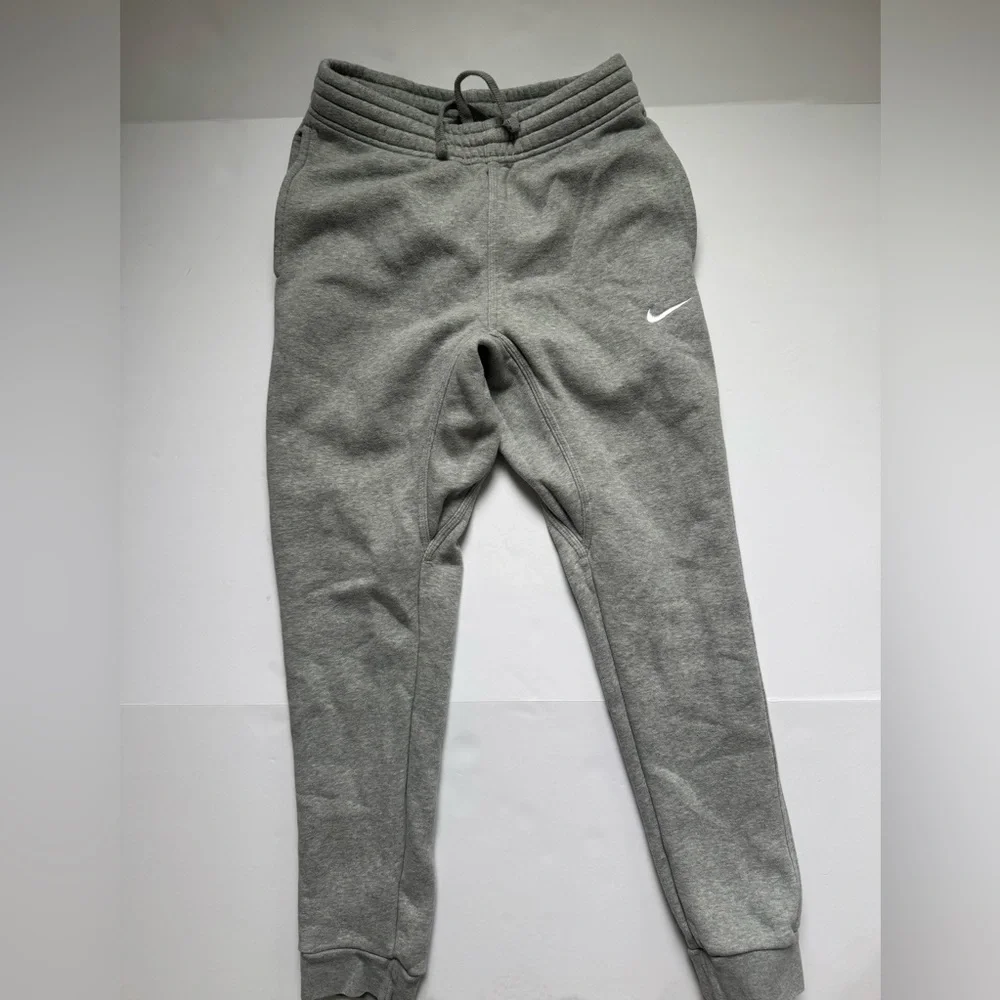 Nike club fleece jogger sweatpants grey | size small